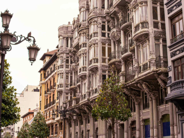 Wander around the old town, best things to do in Oviedo