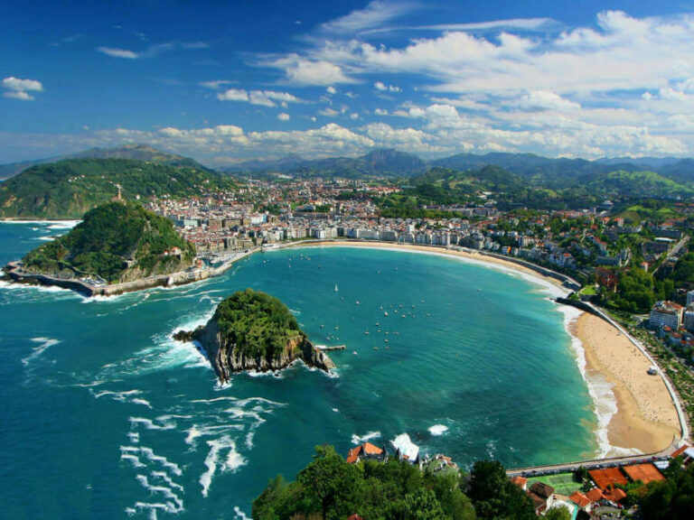 Panoramic view of San Sebastian Bay, top things to do in San Sebastian