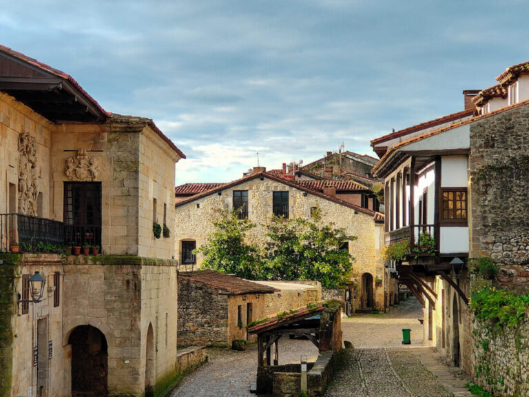things to do in santillana del mar spain