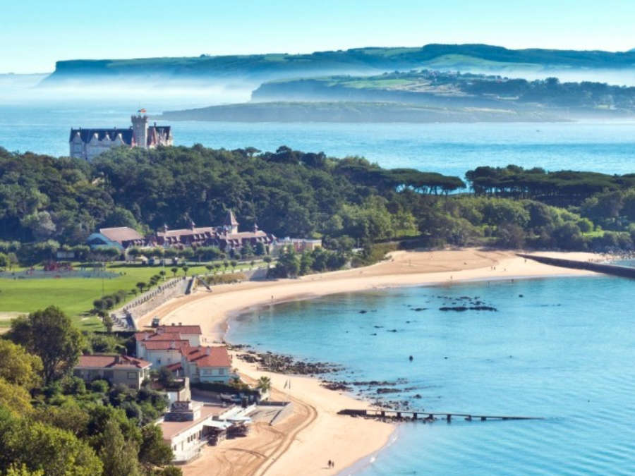 Admiring the bay is one of the best things to do in Santander
